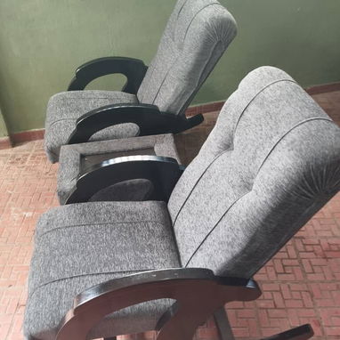 Sillones de madera capitoneados y tapizados - 7/8
