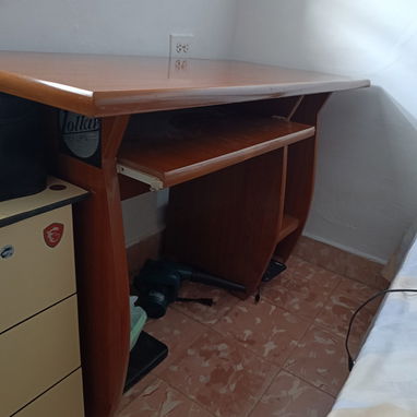 Mesa Muy Buena para computadora - 3/3