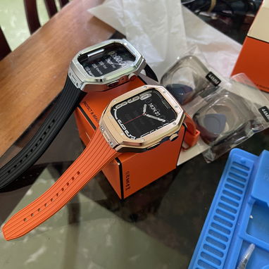 Manilla exclusiva para Apple Watch 44mm (Protector metálico y Correa de silicona) Súper Calidad!! - Img 93543597