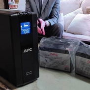 *UPS APC 1500VA Gamer - Pantalla Digital - Equipo de Minimo Uso - 2 Baterias Nuevas 0KM APC 12V x 9A - Img 55642064