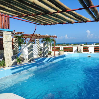 Se renta casa grande y confortable de 5 habitaciones en la playa de guanabo con piscina. 54026428 - Img 30907737