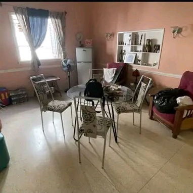 Casa Capitalista Totalmente Independiente en la Víbora.  A unos pasos de Santa Catalina. - 3/5