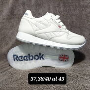 Zapatillas Reebok de color blanco y de color negro - Img 45433774