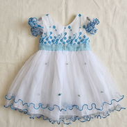 Bata de niña blanca y azul - Img 56476140
