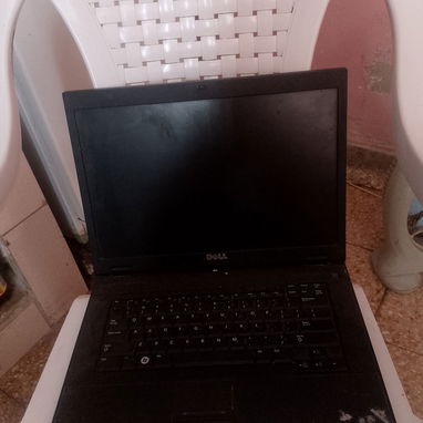 Vendo laptop(20 mil cup) las propiedades están en la foto eh Sido el único dueño , solo funciona a la corriente como tod - Img 118732211