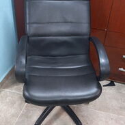 Se vende silla giratoria ejecutiva para oficina escritorio y computadora en perfectas condiciones en la habana vieja Pv5 - Img 45500772