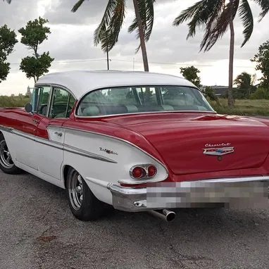 Se vende Chevrolet Bel Air 1958, restaurado de fábrica. Pintura bitono rojo y blanco, interior en rojo y crema, en excel - 5/8