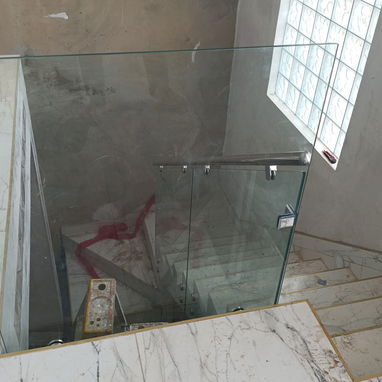 🤩 💯 🔝 🔨 🪛 RECIENTE INSTALACIÓN 🪛 🔨 🔝 💯 🤩 Barandal para escalera, de cristal 10mm, sujetado con herrajes - Img 121582050