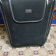 Vendo maleta de viaje en buen estado con capacidad de 32 kg - Img 55461534