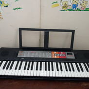 Se vende pianola Yamaha de 5 octavas, casi nueva vea foto... - Img 45573174