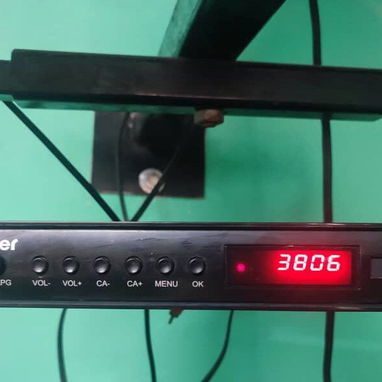 TV CRT LG, cajita y base - 2/3