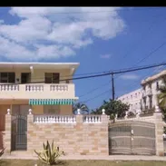 Alquiler de casa en bajos con garaje en el Vedado - Img 57187643