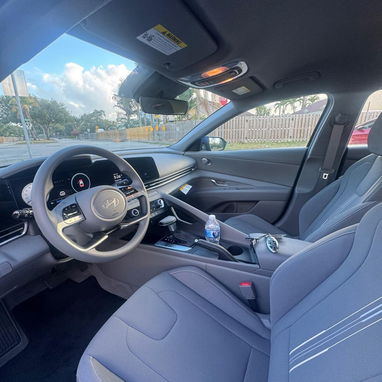 Vendo o negocio Yhunday Elantra 2025 cero millas entrado al país - Img 92506020