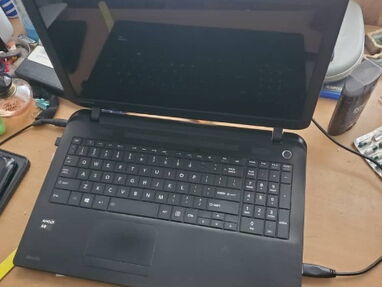 Laptop marca Toshiba de uso - Img main-image