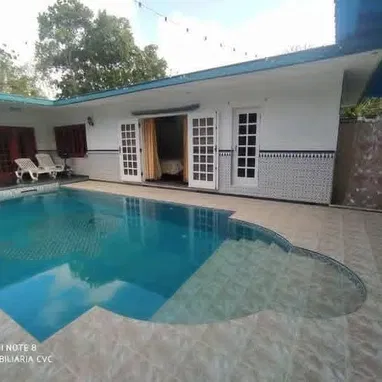 Casa independiente con piscina - Img 114380627