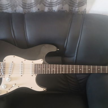 Vendo guitarra eléctrica - 4/6