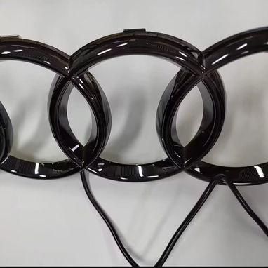 Emblema LED negro aros para Audi A3 A4 A5 A7 Q2 Q3 Q5 Q7 Q8 TT. 80 USD. Llamar al 53196936 - Img 106536540