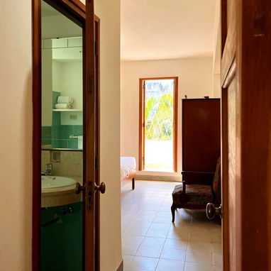 Renta apartamento de 2 cuartos Vedado corriente 24x24 ya 650usd  53582376 - Img 121702965