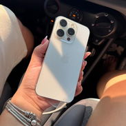Vendo iPhone 15 pro max también cambiamos por menor y vuelto - Img 55812084