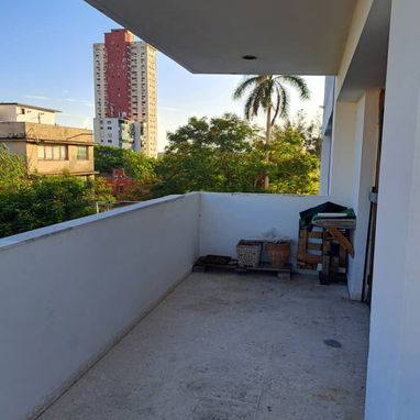 Propiedad Horizontal En El Vedado 5 Habitaciones, 3 Baños. - Img 122650996