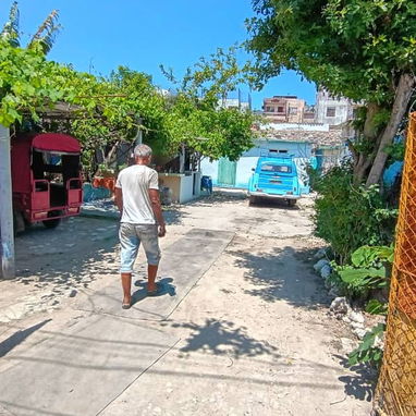 Casa puerta calle de 5 cuartos en 20 mil USD ,se deja todo en 25 mil - Img 120376401