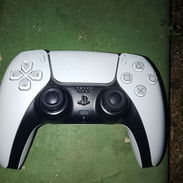Quiero salir rápido de este mando de PS5, lo voy a vender en 30 usd, todo le funciona al 100, 63991012 - Img 57859915