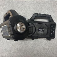 Bocina Bluetooth con linterna y panel solar - Img 53601036