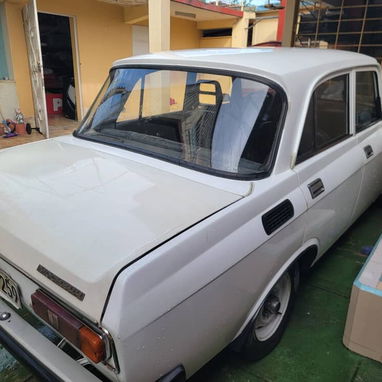 Moskvitch Clásico - 2/3