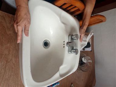 Vendo lavamanos con llave mezcladora , de uso. - Img main-image-45591837