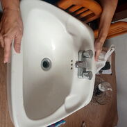 Vendo lavamanos con llave mezcladora , de uso. - Img 45591837