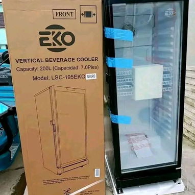 EXHIBIDORA VERTICAL EKO 7.5 pies| $550 USD | ENVÍO INCLUIDO | GARANTÍA Y FACTURA | PUERTA DE VIDRIO Y COLOR NEGRO - 2/2