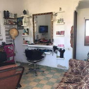 Apartamento en Playa, reparto Almendares con carro, dos negocios: salón de belleza y dulcería - Img 45463662