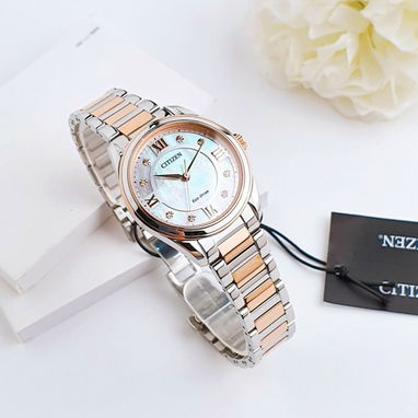 CITIZEN ECODRIVE AREZZO (EM0876-51D) DE MUJER CON CRISTAL ZAFIRO , 32MM EN ACERO INOXIDABLE , NUEVO A ESTRENAR 58049738 - Img 120971956