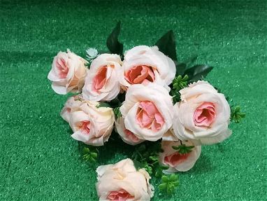Flores artificiales en ramos distintos modelos para un regalo especial - Img 67180755