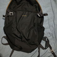 Mochila quechua 20L con detalles - Img 57620102