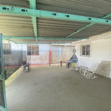Casa Biplanta con Piscina en Playa - Img 125649555