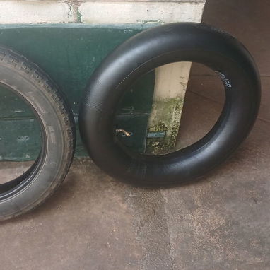Goma y cámara delantera de triciclo de uso - 2/2