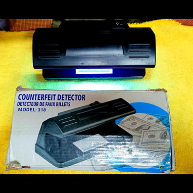 Detector de billetes falsos con luz ultravioleta (UV) - 2/2