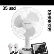 VENTILADOR RECARGABLE DE MESA CON PANEL SOLAR Y 2 BOMBILLOS NEXTEK - Img 54499537