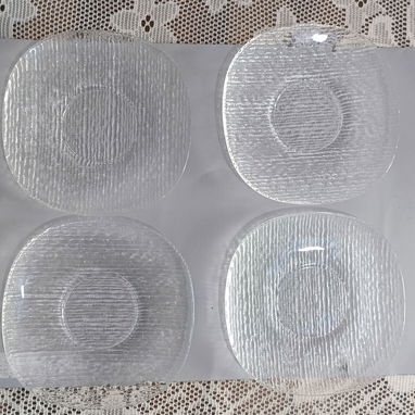 SE VENDE JUEGO PLATILLOS PARA POSTRES DE 13 CM x 13 CM - Img 106862400