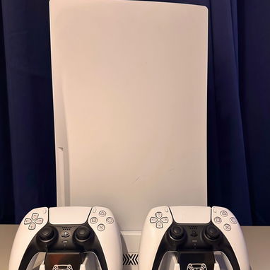 VENTA DE PS5 VERSIÓN DISCO DE 500GB CON DOS MANDOS Y BASE DE CARGA - 4/4