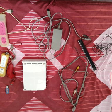 Se vende consola Wii con su memoria de piratería con juegos y pilas recargables AA de NIMH - 2/2
