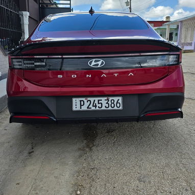 Vendo o negocio, Hyundai sonata 2025 con 5000 km, nada más el básico - Img 116404493