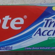 Pasta dental tripleaccion de 150ml - Img 54242516