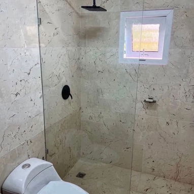 Todo en mampara Cabinas y paño fijo para su baño si desea montaje se la montamos - Img 126730201