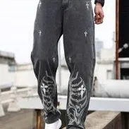 Jeans de mezclilla para hombres con patrón de logotipo cruzado y bolsillos inclinados - Img 56705048