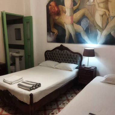 🍽️📶🚿 Hostal de 5 Habitaciones en el Centro de la Ciudad. 🍽️ Servicios adicionales disponibles1305 - Img 94224067