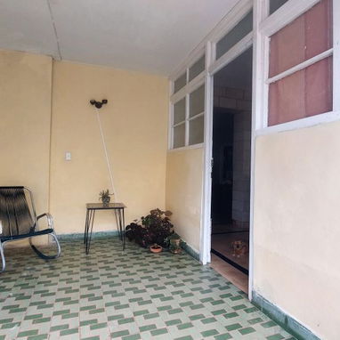 APARTAMENTO EN EL VEDADO,  PLANTA BAJA Y PUERTA A CALLE. - Img 121190360