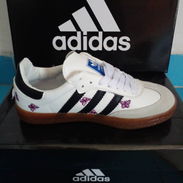 Adidas Samba con diseño de mariposas😍, tallas de #35 al #39 - Img 57407595