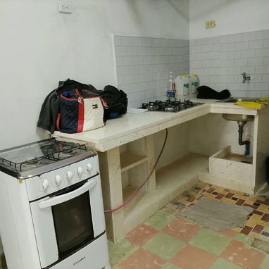 Vendo Apartamento de 2 Dormitorios en 1er. Piso (no planta baja), Balcon frente a y calle y Azotea Libre. Centro Habana. - 5/7